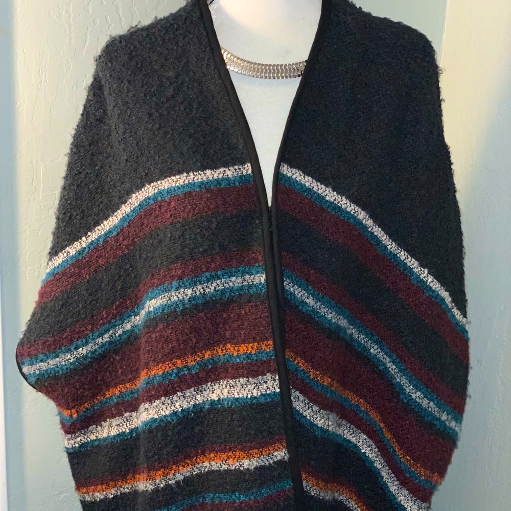 Forever 21 pull over w/shirt sleeve size Med GUC